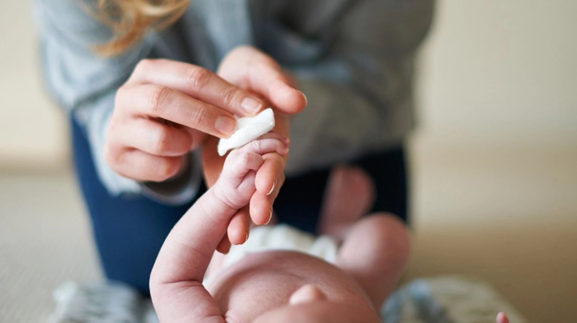 Washing a store newborn