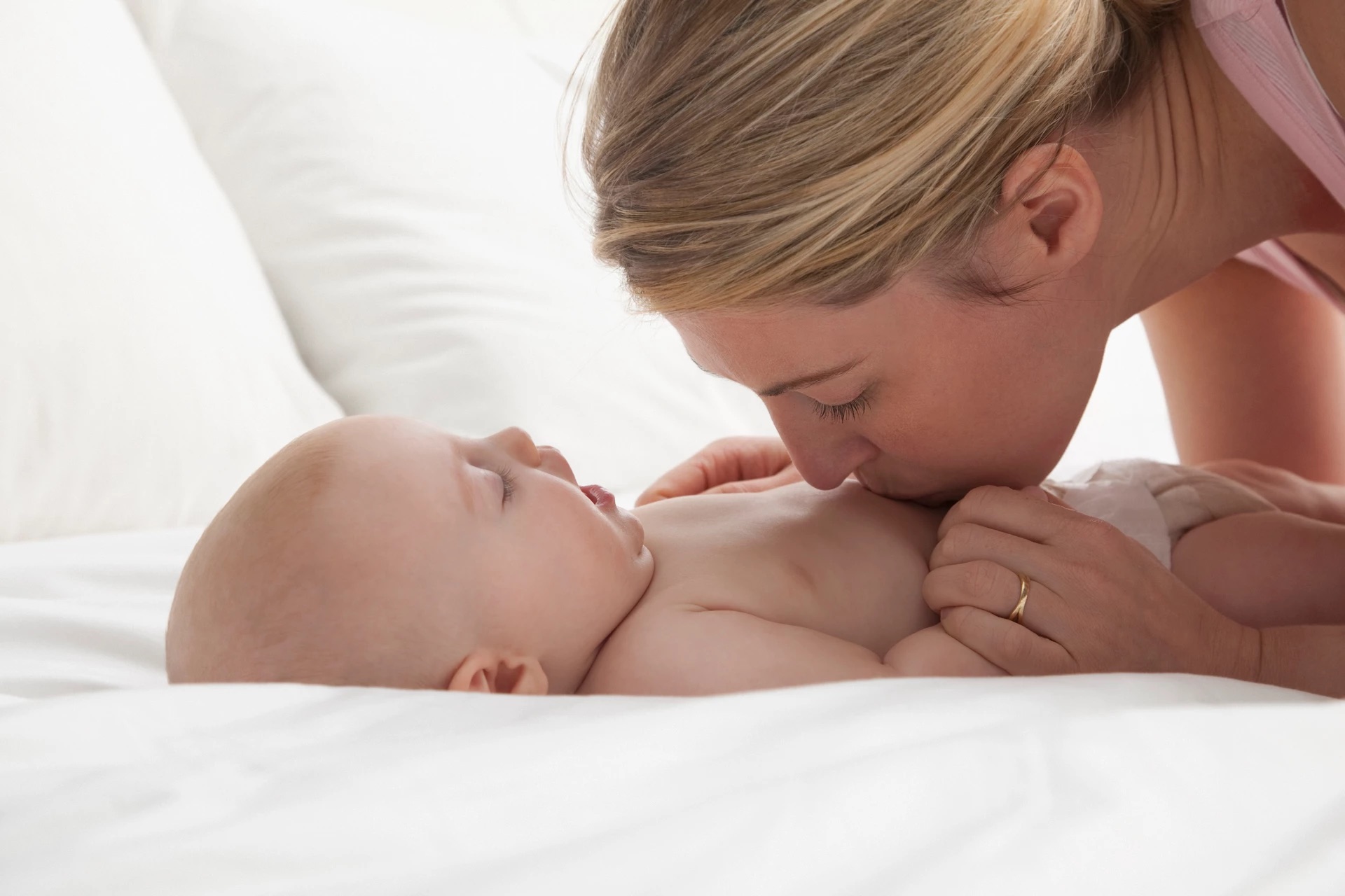 5 Essential Nutrients to Feed Babies After First 6 Month